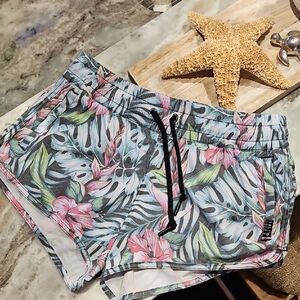 The CUTEST Salt Life Shorts! NWOT!